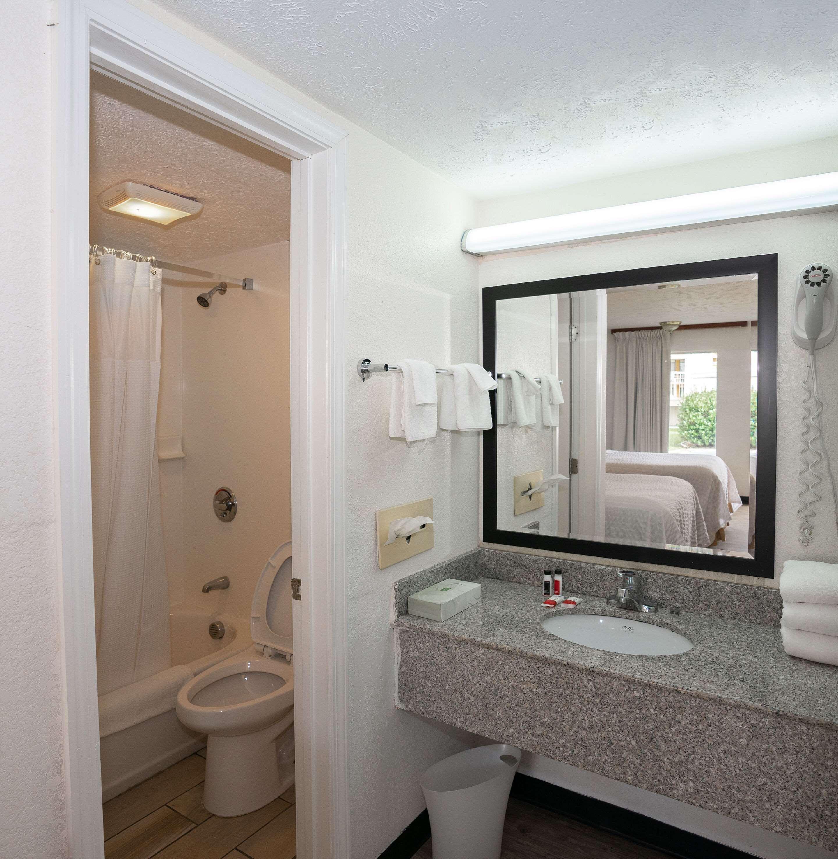 Ramada By Wyndham Lumberton Hotel ภายนอก รูปภาพ