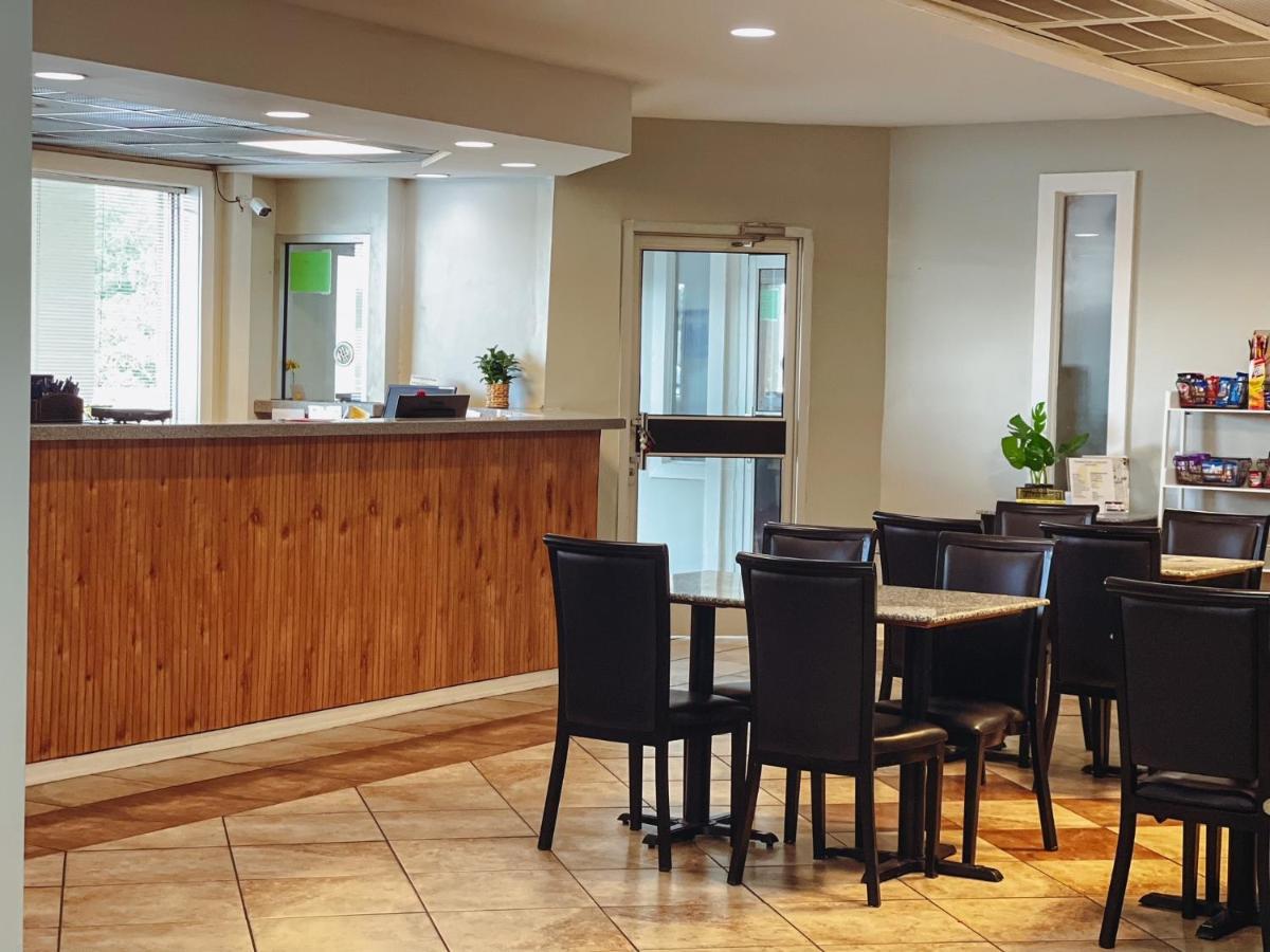 Ramada By Wyndham Lumberton Hotel ภายนอก รูปภาพ