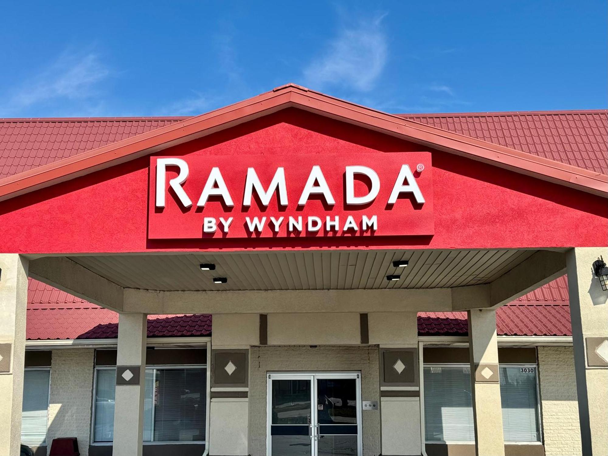 Ramada By Wyndham Lumberton Hotel ภายนอก รูปภาพ