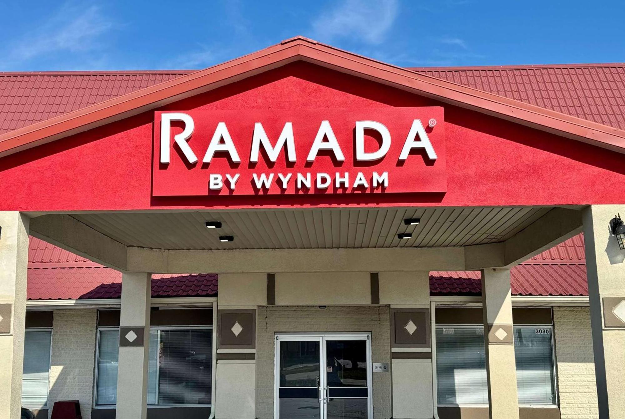 Ramada By Wyndham Lumberton Hotel ภายนอก รูปภาพ